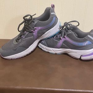EUC ryka womens tennis shoes
